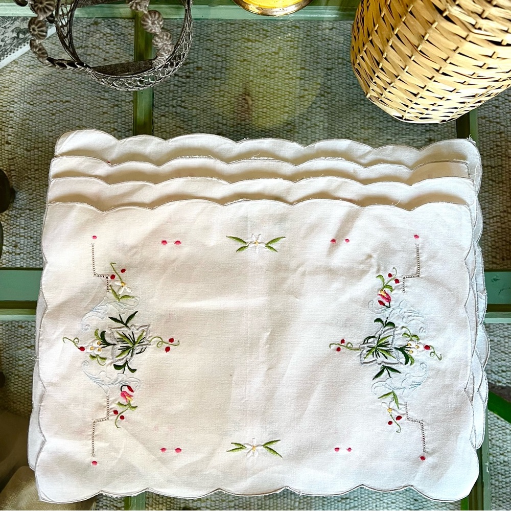 Vintage Floral Embroidered Scalloped Cotton Placemats,SET/4 - Picture 1 of 5